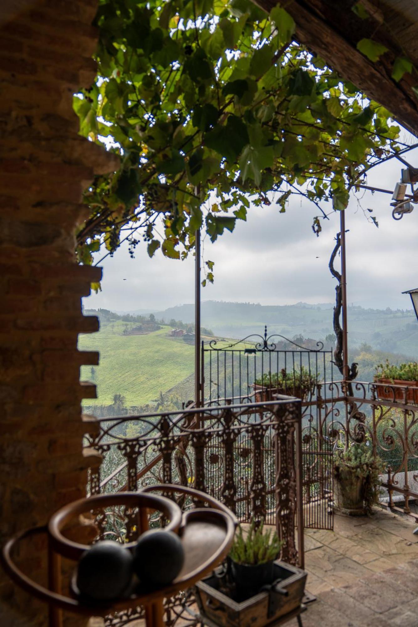 Вилла Borgo Santuletta Santa Giuletta Экстерьер фото